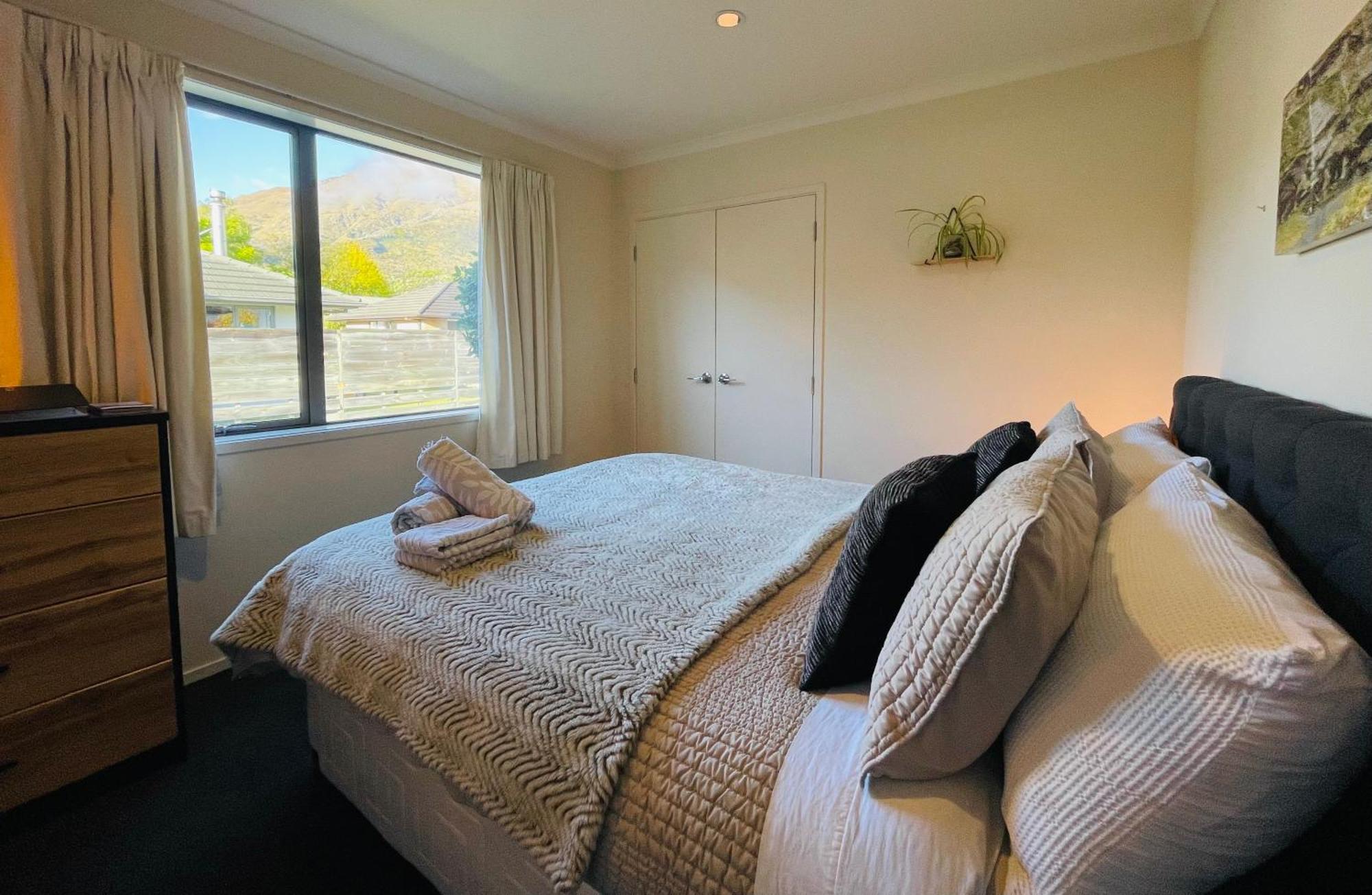 Alpine Mirage Villa Куийнстаун Екстериор снимка